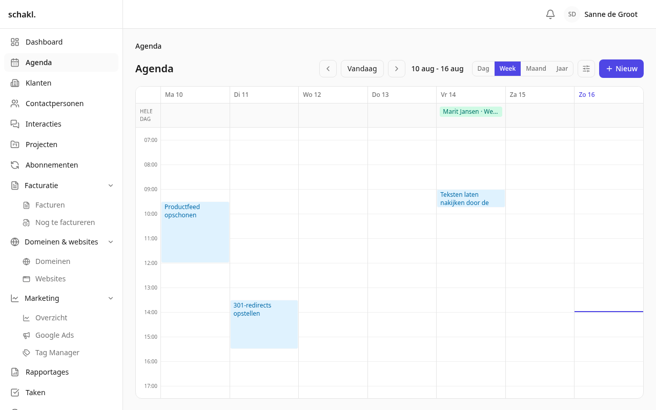 De agenda in weekweergave: ingeplande taakblokken naast de balk voor hele dagen met verlof en feestdagen.