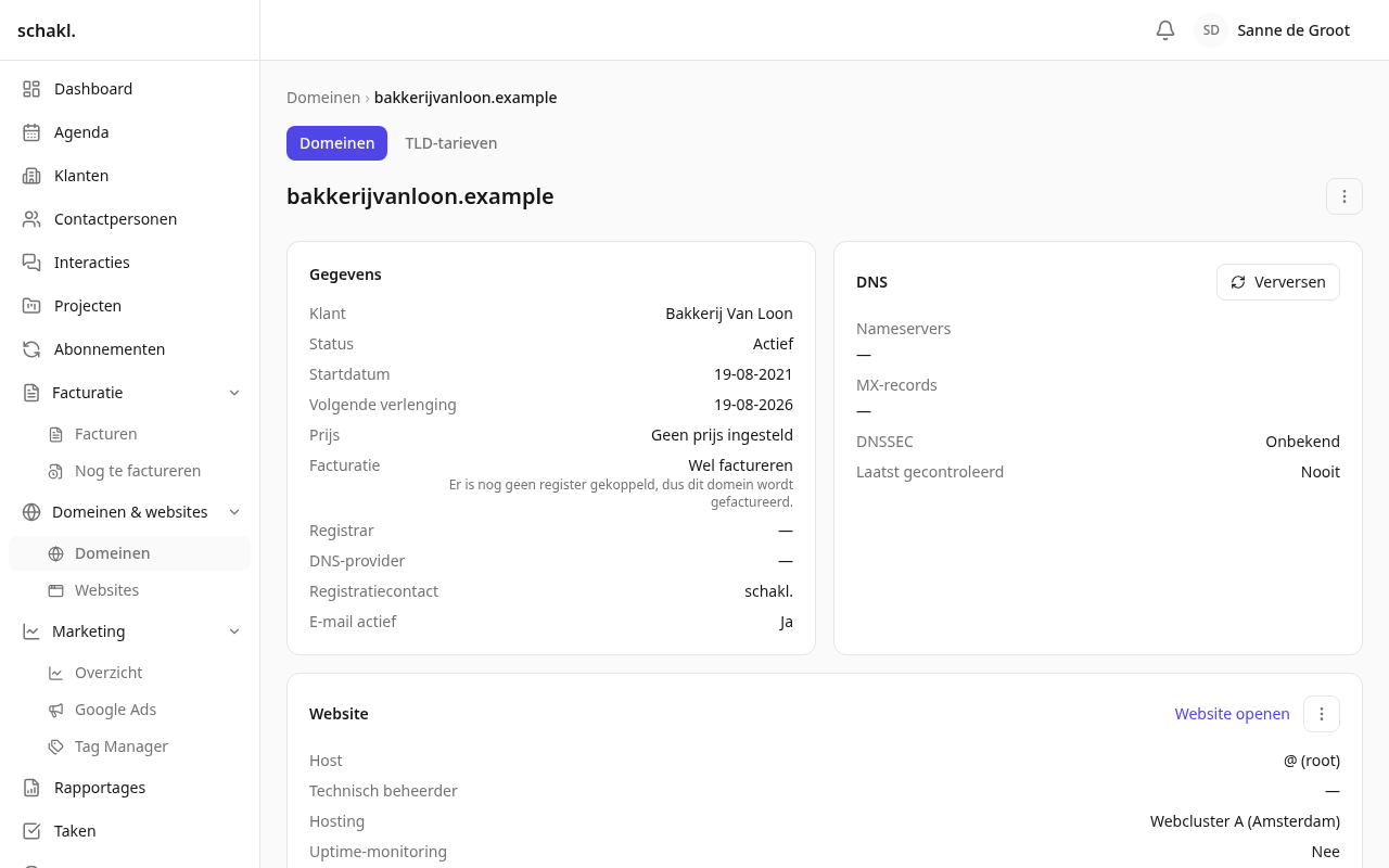 Een domeinpagina met wat het register meldt, wat de zone antwoordt, en de panelen van de koppelingen die eraan hangen.
